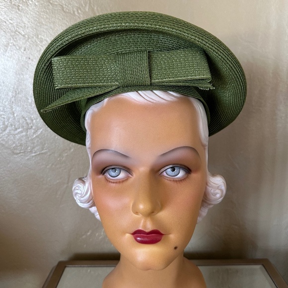 FETCHING 1950s\' GREEN STRAW  TAM WITH FRONT BOW